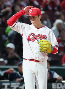 広島対ヤクルト　4回表ヤクルト1死一、三塁、高梨裕稔に右前適時打を浴びた森下暢仁(撮影･加藤孝規)