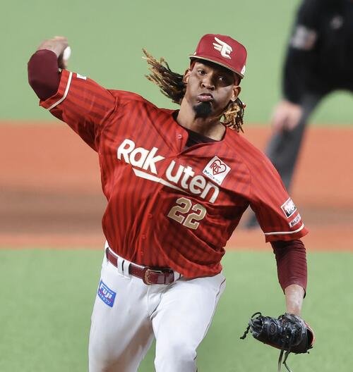 西武対楽天　6回裏、力投するウレーニャ(撮影･河田真司)