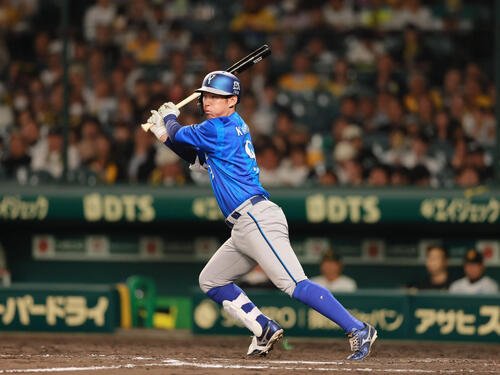 阪神対DeNA 9回表DeNA無死、安打を放つ京田陽太(撮影･上山淳一)