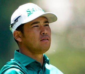 トゥルーイスト選手権の第2ラウンド、2番フェアウェイでショットを放った松山英樹(AP)