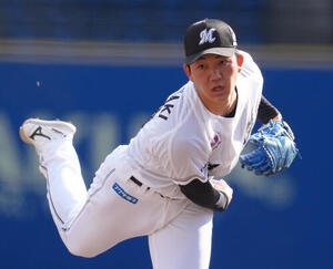 ファーム･リーグ　ロッテ対巨人　本拠地のマウンドで力投するロッテ石垣元気(撮影･足立雅史)