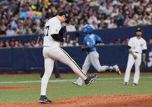 オリックス対日本ハム　5回表日本ハム2死一塁、オリックス曽谷龍平は日本ハム野村佑希に2点本塁打を浴びる(撮影･宮崎幸一)