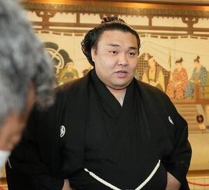 大相撲夏場所土俵祭　大相撲夏場所の優勝額贈呈式を終え夏場所への意気込みを語る霧島(撮影･小沢裕)