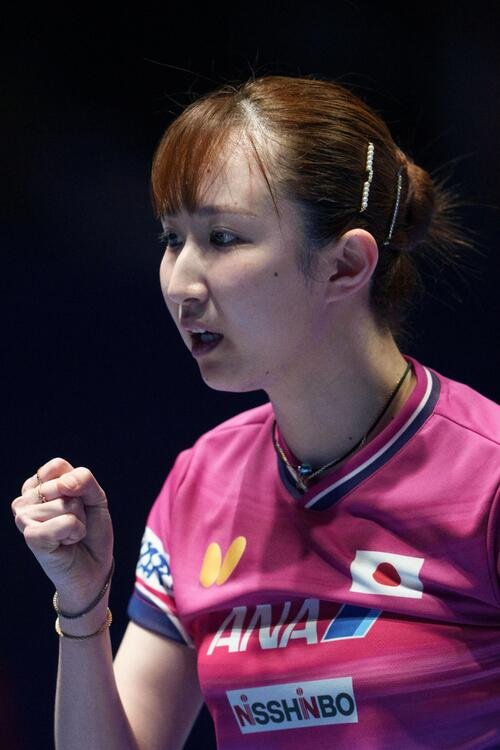 女子準決勝のドイツ戦でガッツポーズする早田ひな(AP)