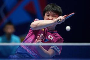 台湾戦でプレーする日本の張本智和(AP)