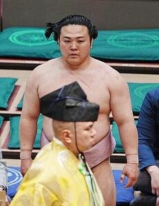 十両復帰初日を白星で飾った炎鵬(撮影･小沢裕)