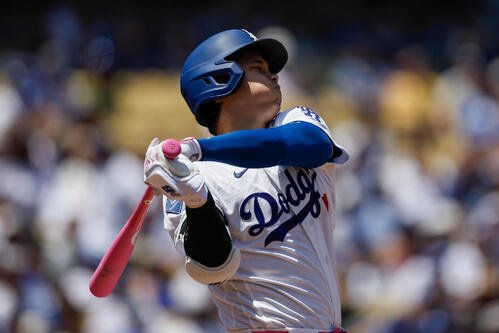 ブレーブス戦1回、空振り三振に倒れるドジャース大谷翔平(AP)
