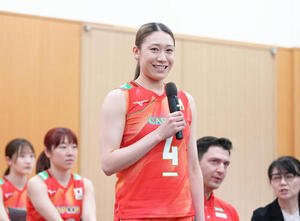 会見で意気込みを語る石川真佑(撮影･足立雅史)