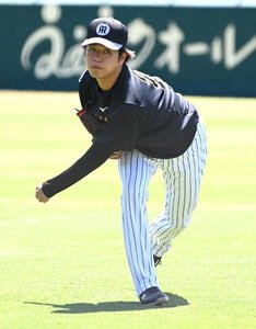 キャッチボールをする阪神高橋遥人(撮影･石井愛子)