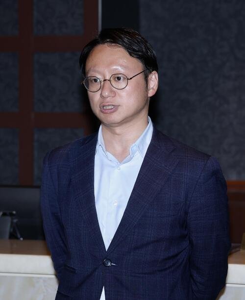 記者の質問に答えるDeNA木村洋太社長(撮影･河田真司)