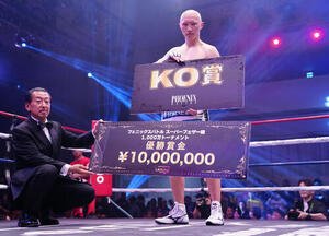 フェニックスバトル･スーパーフェザー級トーナメント準々決勝　龍王に3回TKO勝ちした松本圭佑(撮影･鈴木みどり)