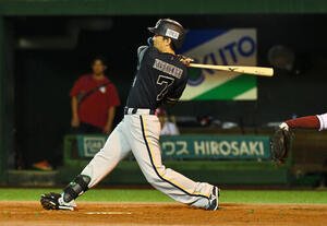 楽天対オリックス　4回表オリックス1死一塁、西川龍馬は先制適時二塁打を放つ(撮影･滝沢徹郎)