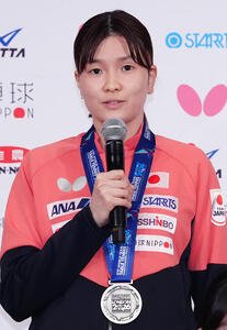世界選手権団体戦が行われた英国･ロンドンから帰国し、会見を行う卓球日本代表の橋本帆乃香(撮影･江口和貴)