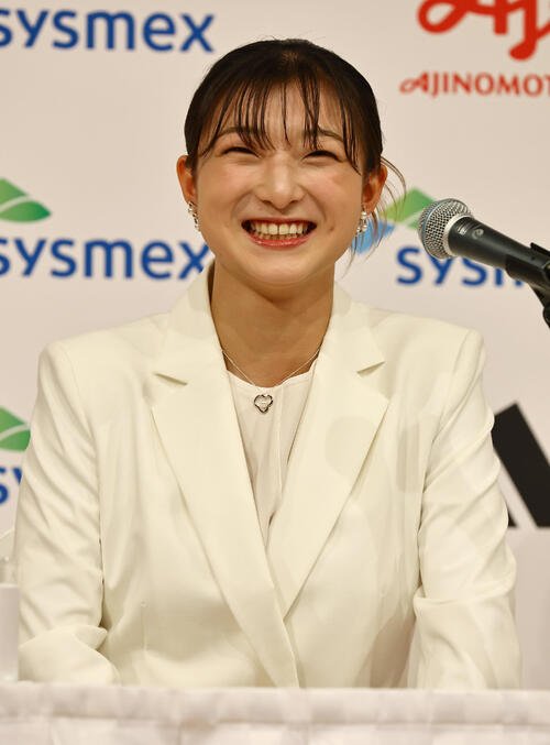 引退会見で笑顔を見せる坂本花織(撮影･上田博志)