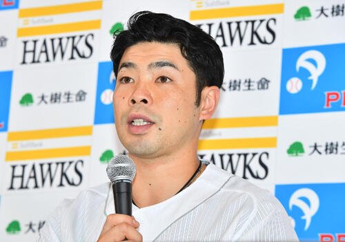 3、4月度の大樹生命月間MVP賞を受賞したソフトバンク近藤健介(撮影･岩下翔太)