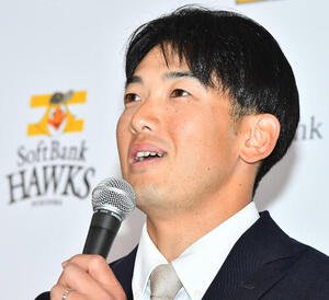 DeNAからトレードで入団し、会見を行うソフトバンク山本祐大(撮影･岩下翔太)