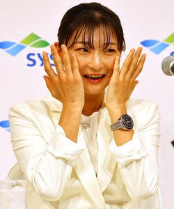 引退会見で涙を流す坂本花織(撮影･上田博志)