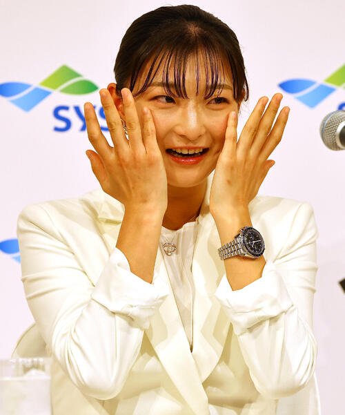 引退会見で涙を流す坂本花織(撮影･上田博志)