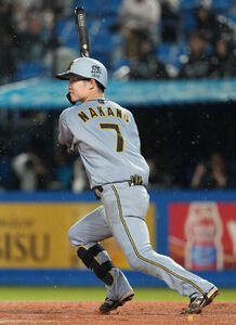 ヤクルト対阪神　3回表阪神2死二塁、左前適時打を放つ中野拓夢(撮影･清水貴仁)