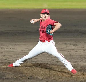 巨人対広島　11回からマウンドに上がった広島遠藤淳志(撮影･たえ見朱実)