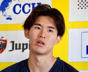 取材に応じるベルギー1部シントトロイデンFW後藤啓介