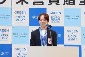 横浜市スポーツ栄誉賞を贈呈されてあいさつするフィギュアスケート男子の鍵山優真(撮影･保坂果那)