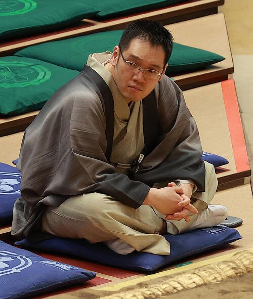 夏場所を観戦した神田伯山(撮影･中島郁夫)