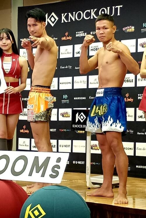 重森陽太(左)と対戦相手のソー･バー･ヘイン