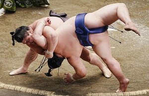 霧島5連勝、看板の責務　大相撲夏場所･5日目