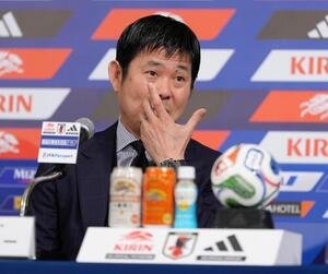 W杯北中米大会日本代表メンバー発表会見で涙ぐむ森保一監督(撮影･足立雅史)