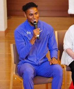 ｢RIKUJO JAPAN　小学校訪問陸上交流会｣でトークショーを行った中島佑気ジョセフ(撮影･鈴木みどり)