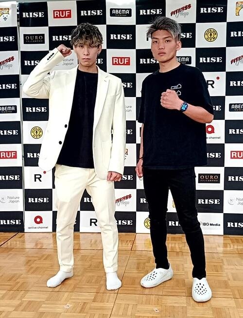 対戦する木村“ケルベロス”颯太(左)と森本現暉