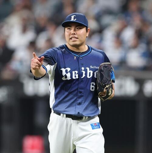 日本ハム対西武　6回裏、無失点に抑えベンチに戻る西武平良海馬(撮影･黒川智章)