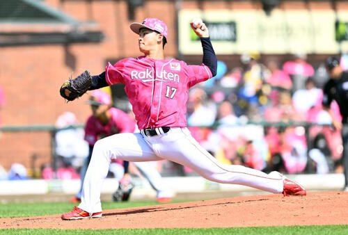 楽天対ソフトバンク　楽天先発の古謝樹(撮影･滝沢徹郎)