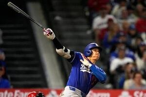 大谷翔平、5打席目に右翼線へ2点適時三塁打　悪送球の間に自らも一気に生還