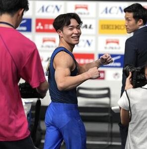 【体操】岡慎之助がNHK杯史上8人目のV3｢ほっと…諦めないこと大事｣橋本大輝に逆転勝ち