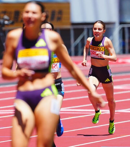 セイコーゴールデングランプリ2026女子1500メートル、苦しそうな表情でゴールするドルーリー朱瑛里(撮影･垰建太)
