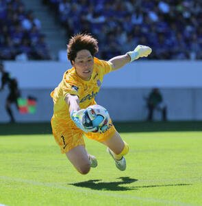 【広島】大迫敬介　W杯代表選出後の初戦で無失点｢代表に恥じないプレーをと思っていた｣