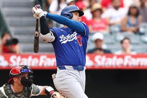 4回、2点適時打を放つドジャース大谷(AP)