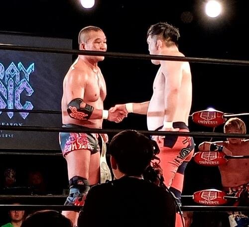 田中将斗(左)と佐藤光留は王座戦での対戦に合意