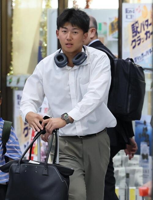 岡山に到着した阪神立石正広(撮影･加藤哉)