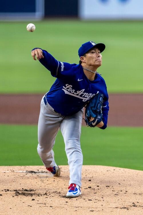 パドレス戦で力投するドジャース山本由伸(AP)