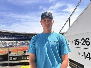 身長が1･3センチ伸び195･3センチになったと驚きを持って明かす山梨学院･菰田(撮影･平山連)