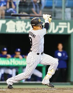 阪神対中日　2回裏阪神無死、立石正広はプロ初安打を放つ(撮影･上田博志)