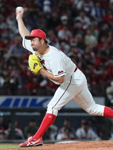 広島対DeNA 8回表DeNA、広島3番手の中崎翔太　(撮影･加藤孝規)