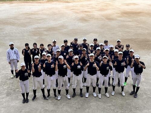 集合写真に収まる日比谷の選手たち(撮影･平山連)