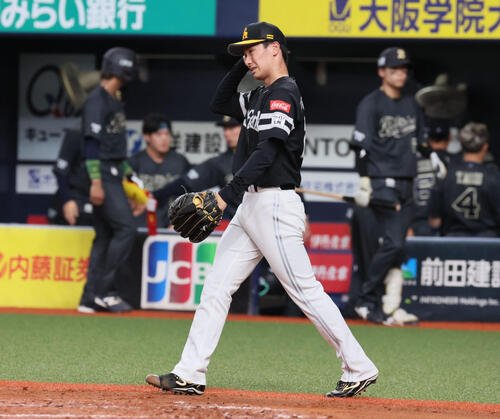 オリックス対ソフトバンク　3回裏オリックス1死一、二塁、ソフトバンク藤原大翔は紅林弘太郎に適時打を浴び5点目を失う(撮影･宮崎幸一)