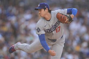 パドレス戦で力投するドジャース大谷翔平(AP)