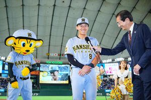 巨人対阪神　巨人に勝利しヒーローインタビューに応じる阪神立石正広(撮影･垰建太)