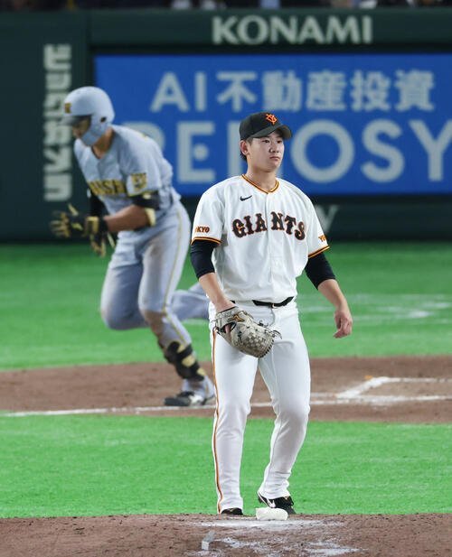 巨人対阪神　4回表阪1死二、三塁、立石正広に適時打を浴びる井上温大(撮影･増田悦実)